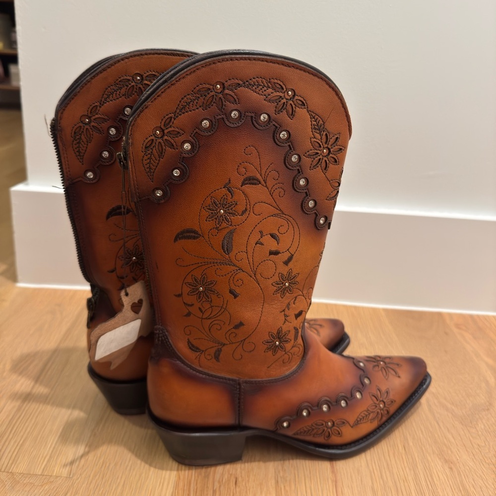 Brown cowgirl boots